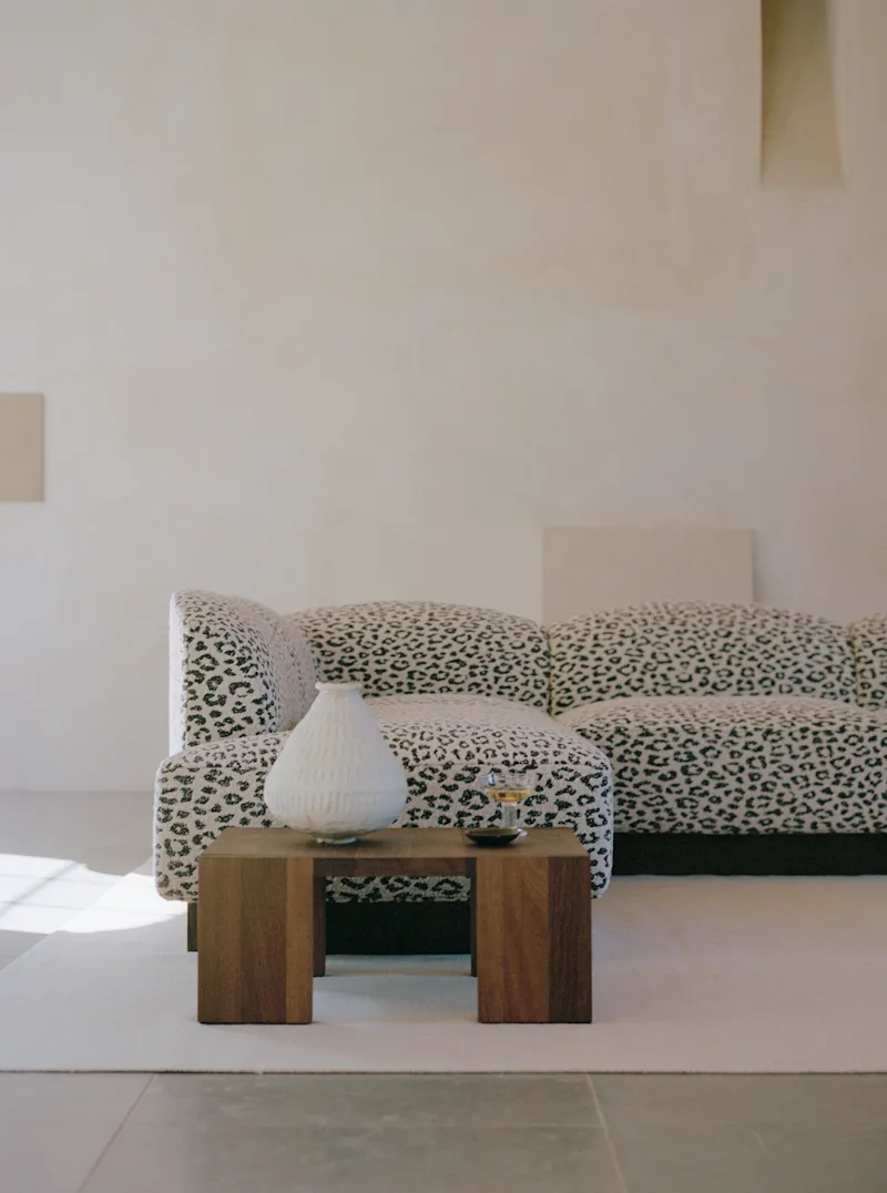 Shore Modular Sofa, Configuration 4 von New Works – Ambientefoto 7 von 8