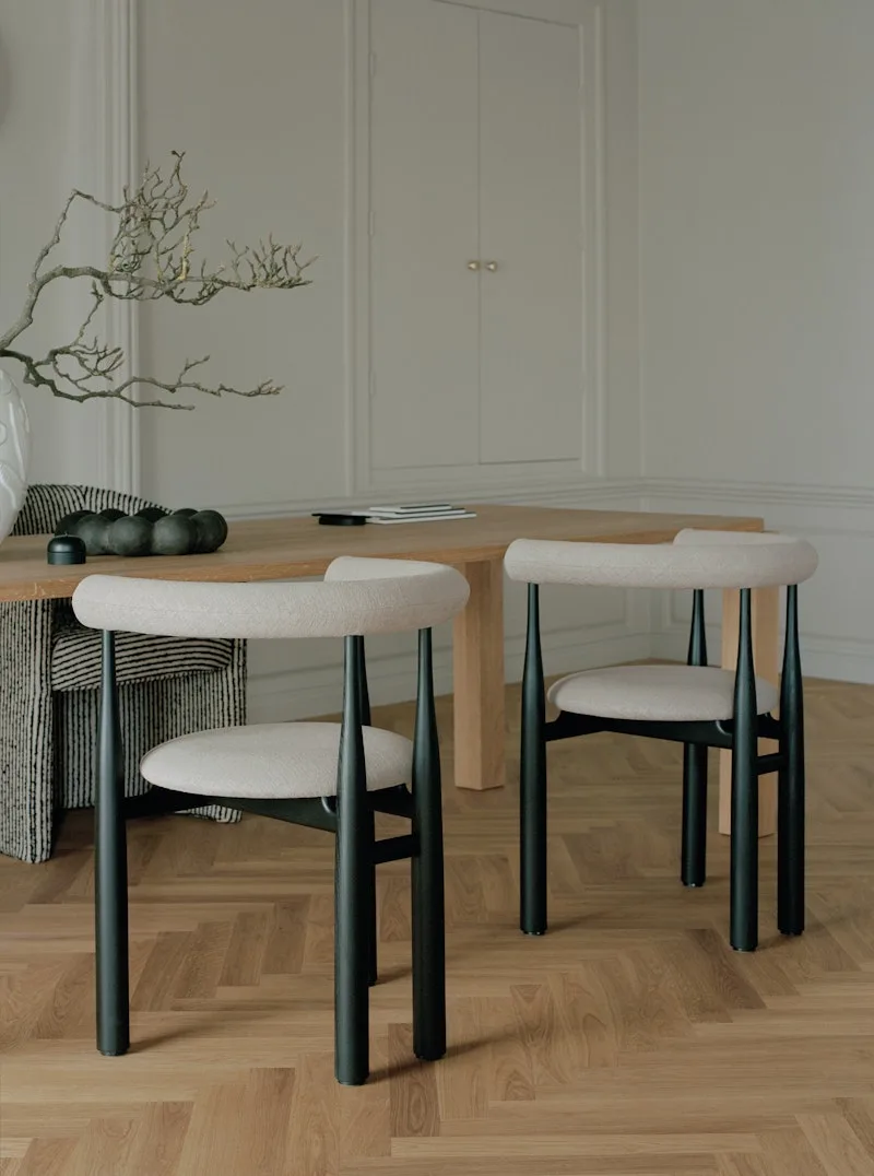 Bukowski Chair Fully Upholstered van New Works – sfeerfoto 1 van 8