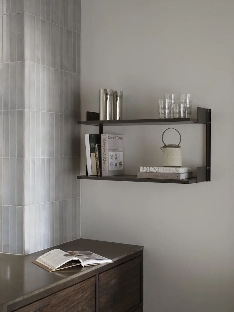 New Works Wall Shelf, 450 van New Works – sfeerfoto 3 van 5