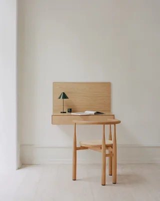 Bukowski Chair van New Works – sfeerfoto 10 van 11