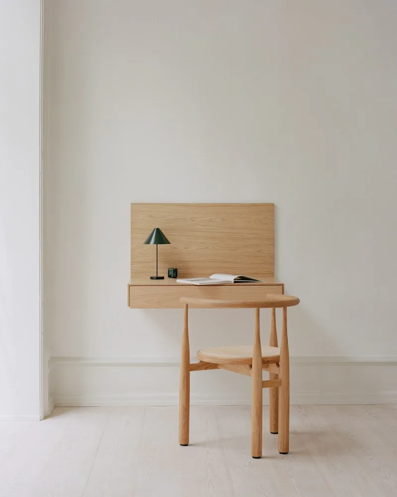 Bukowski Chair van New Works – sfeerfoto 10 van 11