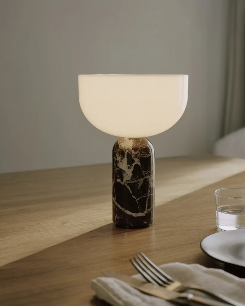 Kizu Portable Table Lamp von New Works – Ambientefoto 2 von 4