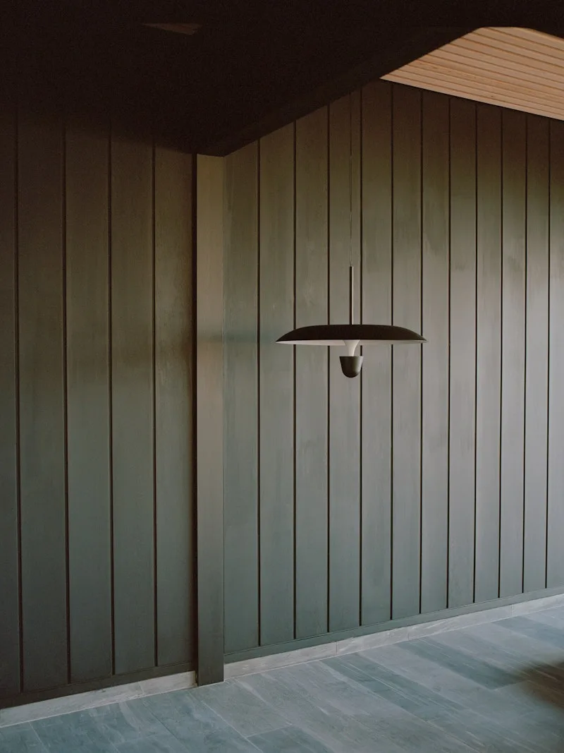 Kantarell Pendant Lamp Ø55 van New Works – sfeerfoto 8 van 9