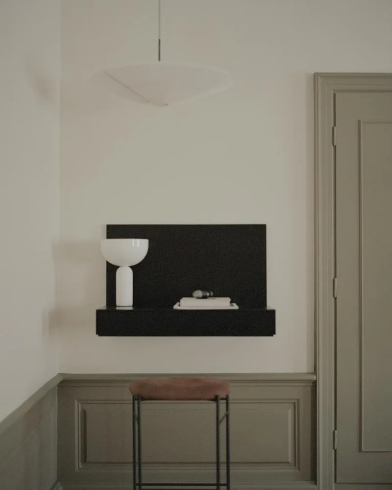 Tana Wall Mounted Desk de New Works – photo d’ambiance 2 sur 3