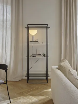 Kizu Table Lamp Small van New Works – sfeerfoto 2 van 4