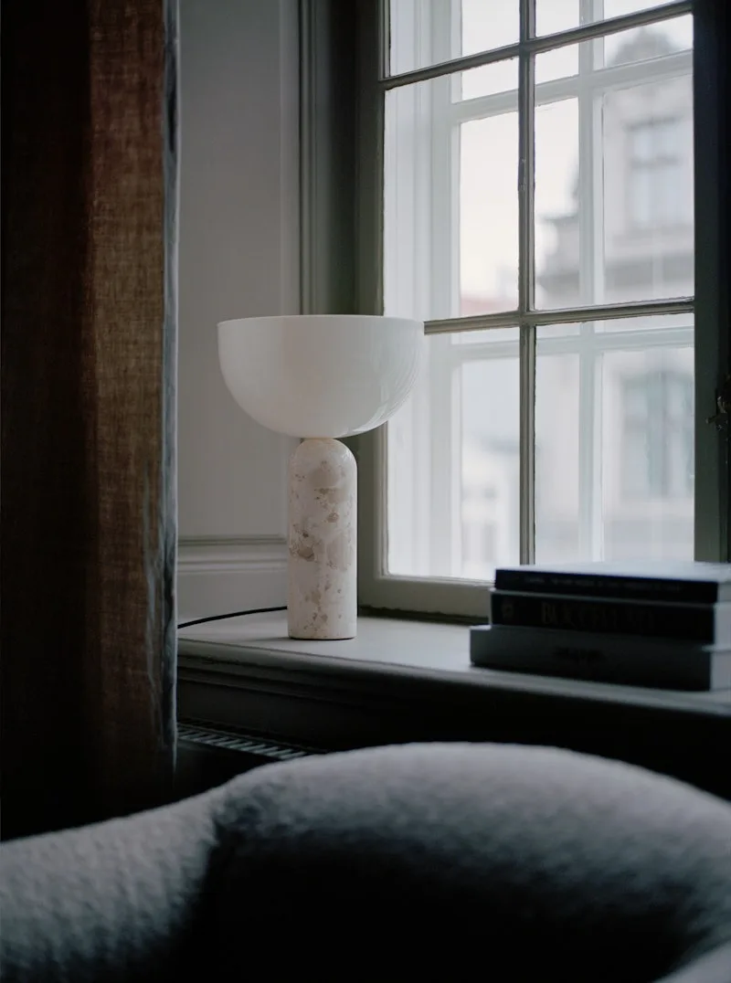 Kizu Table Lamp Large van New Works – sfeerfoto 6 van 7