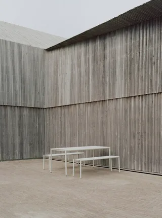 May Bench de New Works – photo d’ambiance 7 sur 8