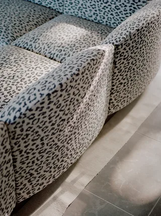 Shore Modular Sofa, Configuration 4 von New Works – Ambientefoto 4 von 8