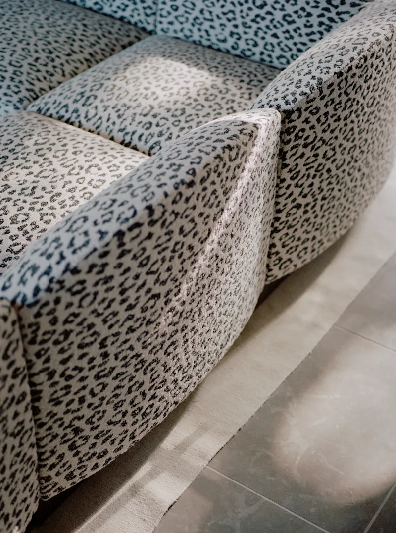 Shore Modular Sofa, Configuration 4 von New Works – Ambientefoto 4 von 8