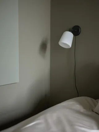 Material Wall Lamp von New Works – Ambientefoto 2 von 5