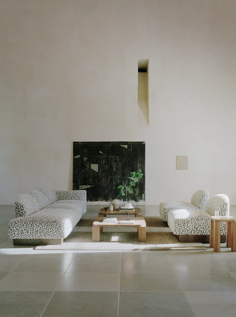 Shore Modular Sofa, Configuration 4 von New Works – Ambientefoto 3 von 8