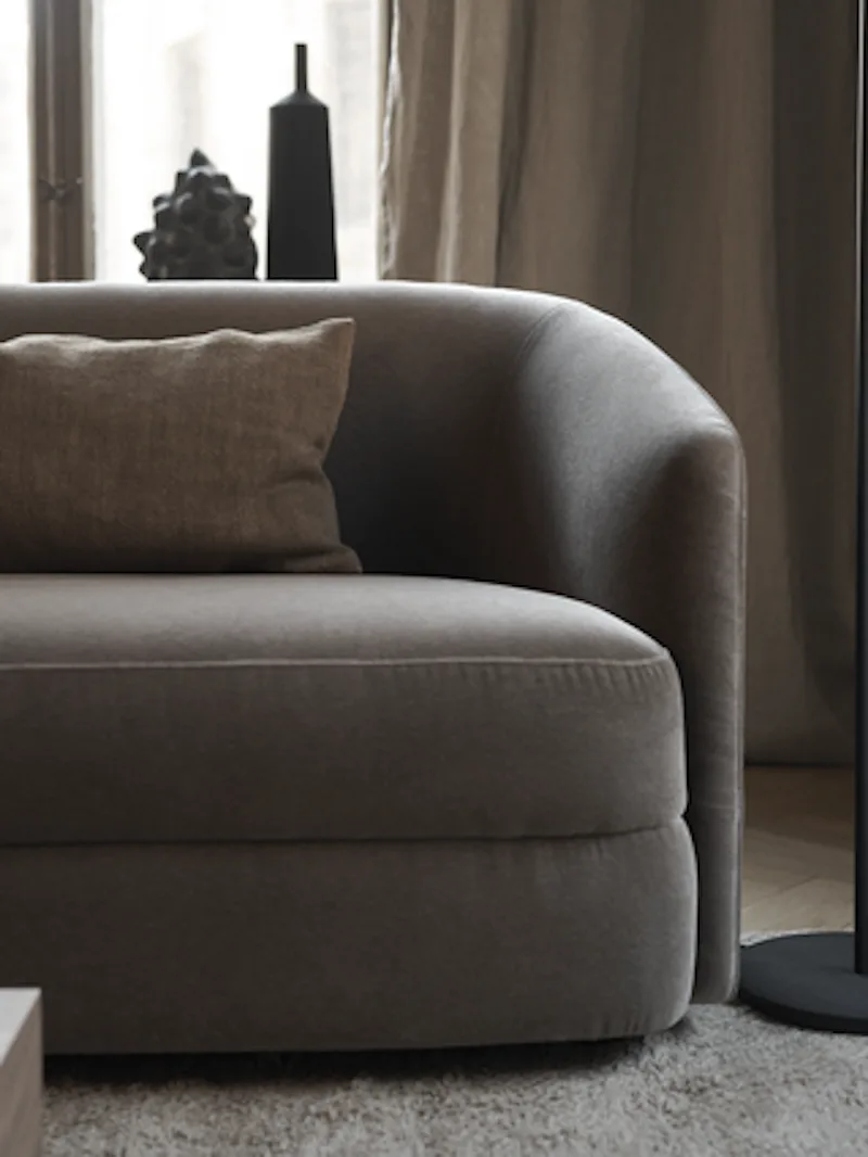 Covent Sofa Narrow 3 Seater von New Works – Ambientefoto 4 von 8