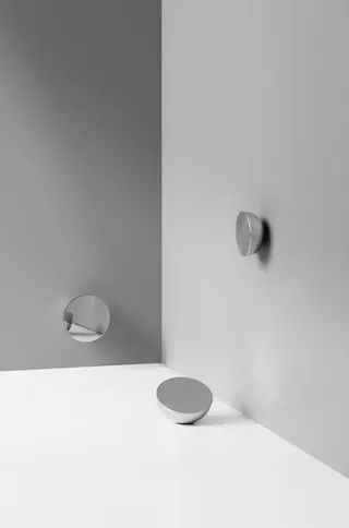 Aura Wall Mirror Large von New Works – Produktfoto 1 von 3