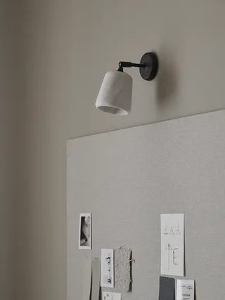 Material Wall Lamp van New Works – sfeerfoto 1 van 2