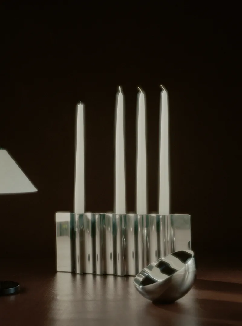 Ripply Candle Holder van New Works – sfeerfoto 5 van 7