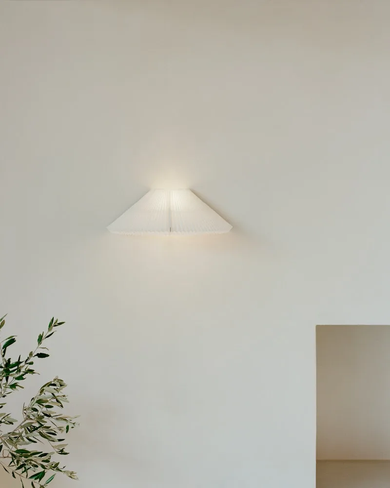Nebra Wall Lamp van New Works – sfeerfoto 6 van 8