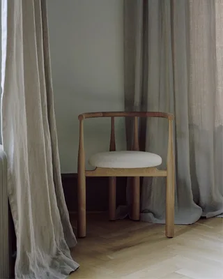 Bukowski Chair van New Works – sfeerfoto 6 van 10