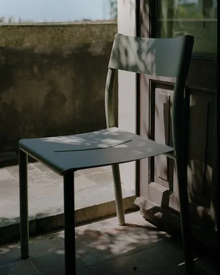 May Chair van New Works – sfeerfoto 7 van 8