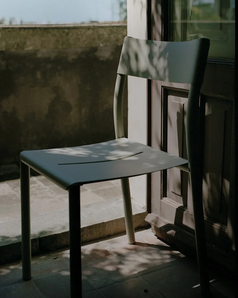 May Chair van New Works – sfeerfoto 7 van 8