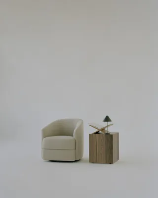 Covent Lounge Chair Narrow de New Works – photo du produit 1 sur 5