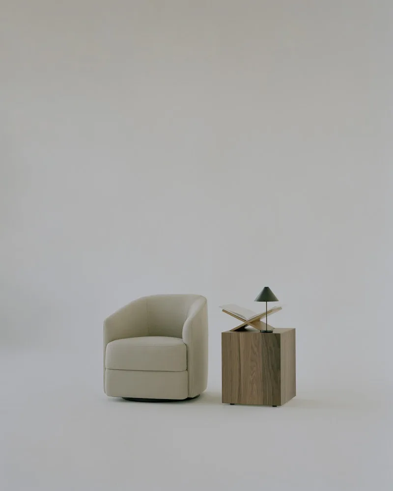 Covent Lounge Chair Narrow de New Works – photo du produit 1 sur 5