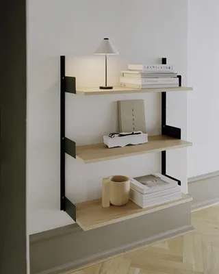 New Works Wall Shelf, 900 von New Works – Ambientefoto 4 von 5