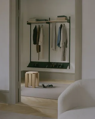 New Works Wardrobe Shelf 2 van New Works – sfeerfoto 1 van 2