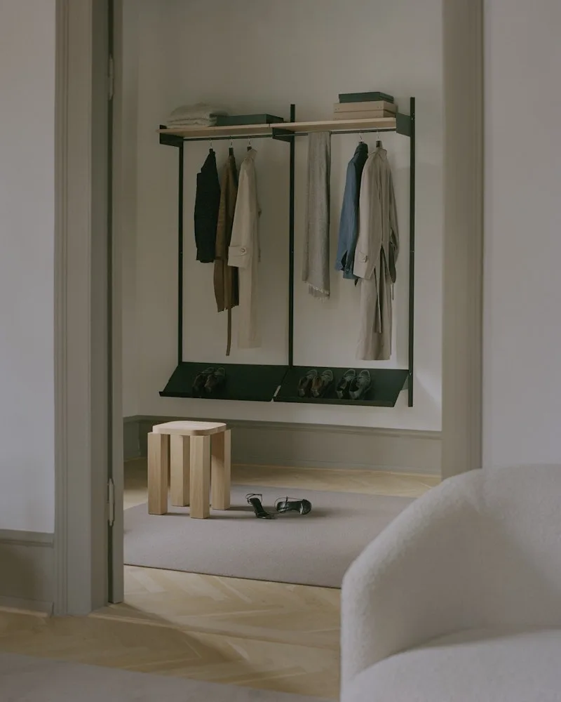 New Works Wardrobe Shelf 2 van New Works – sfeerfoto 1 van 2