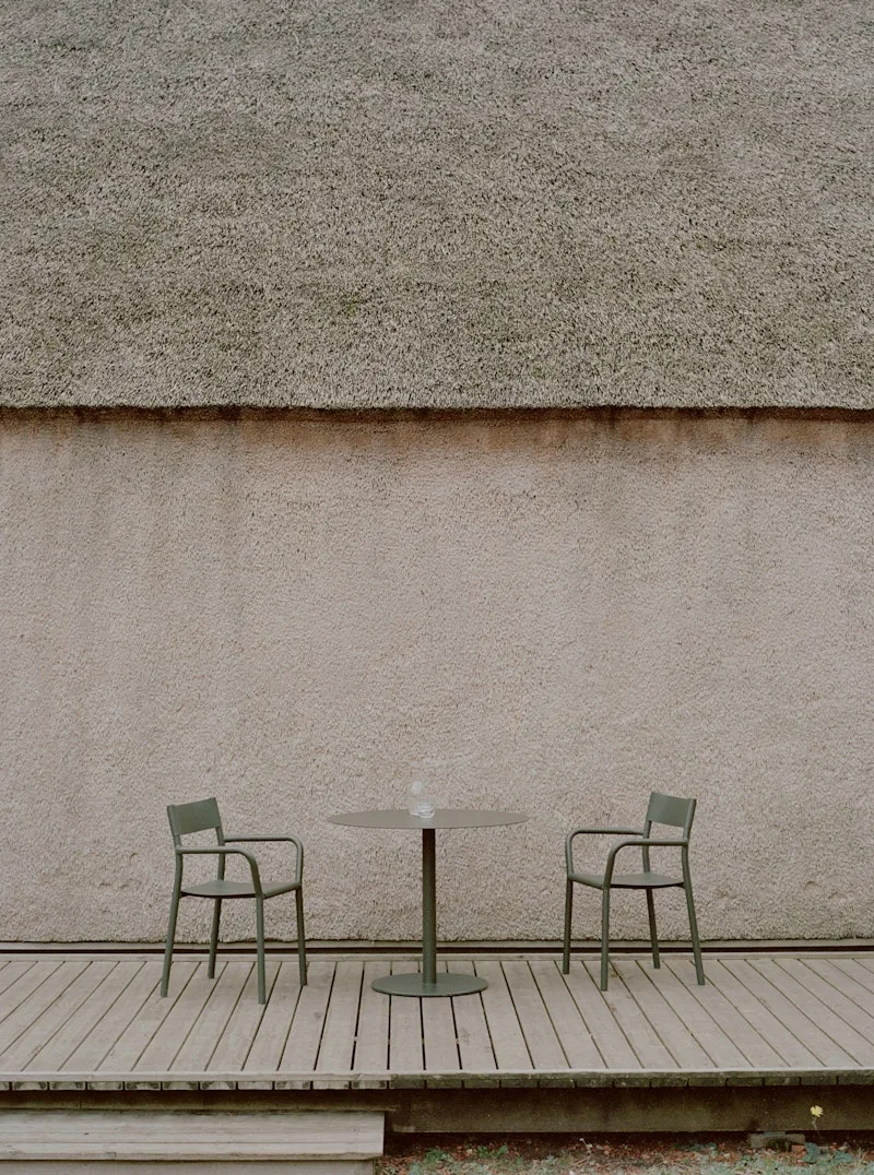 May Bistro Table Ø90 von New Works – Ambientefoto 3 von 5