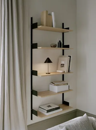 Aura Table Mirror de New Works – photo d’ambiance 2 sur 6