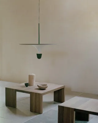 Kantarell Pendant Lamp Ø60 van New Works – sfeerfoto 1 van 4