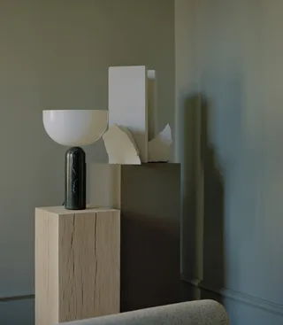 Kizu Table Lamp Large van New Works – sfeerfoto 3 van 5