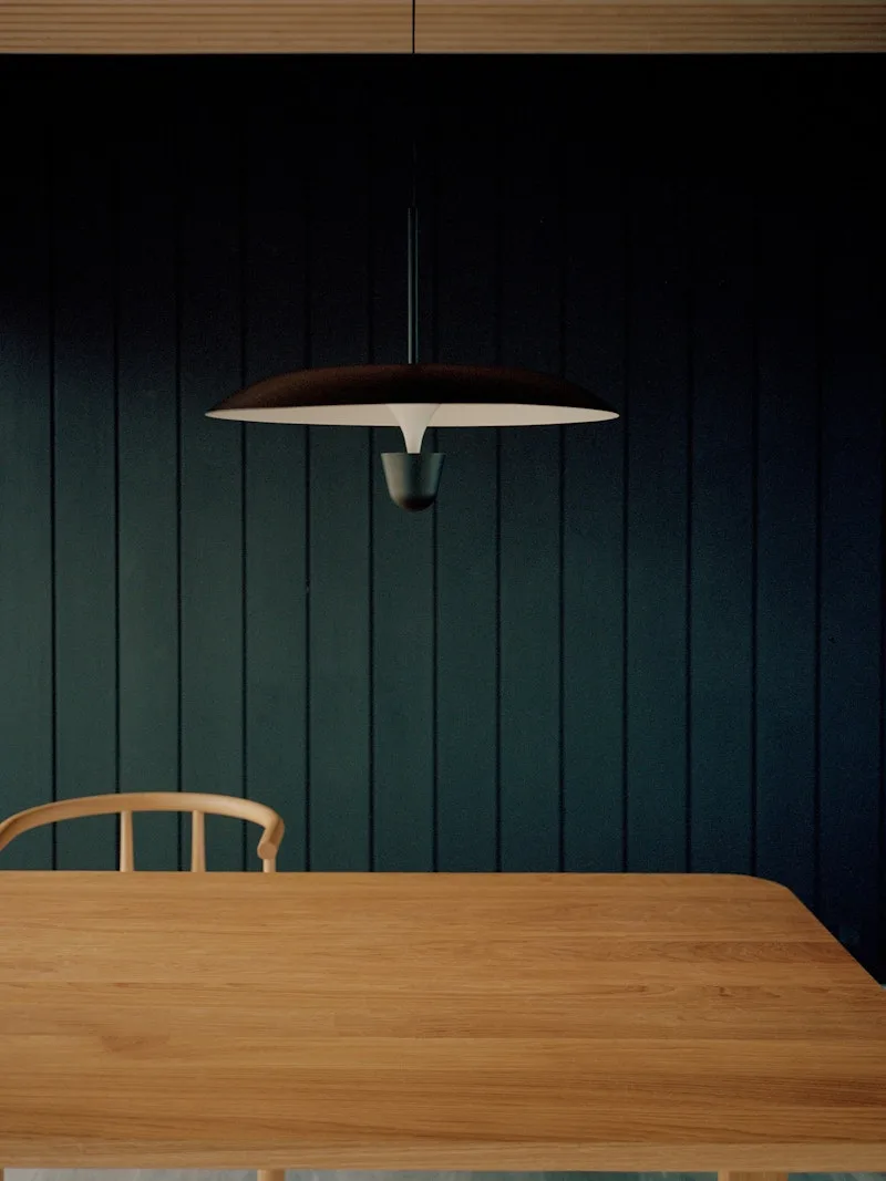 Kantarell Pendant Lamp Ø55 van New Works – sfeerfoto 5 van 9
