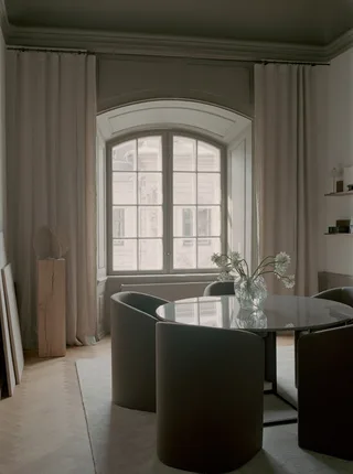 Covent Club Chair de New Works – photo d’ambiance 6 sur 8