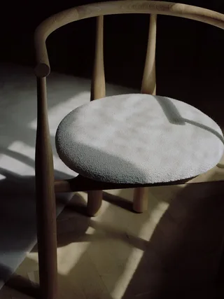 Bukowski Chair van New Works – sfeerfoto 7 van 10