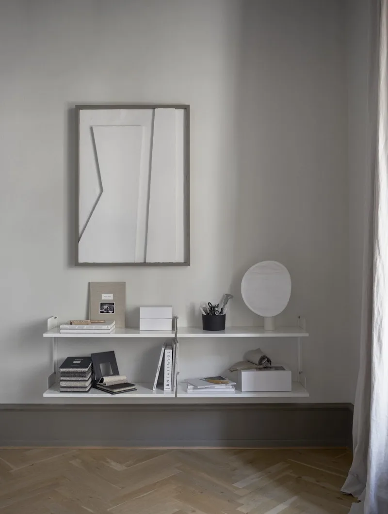 New Works Wall Shelf, 450 van New Works – sfeerfoto 4 van 5