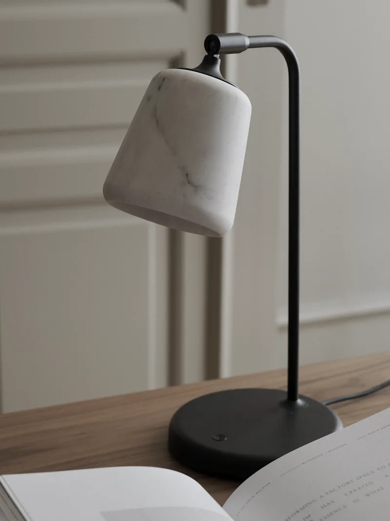 Material Table Lamp von New Works – Ambientefoto 1 von 3