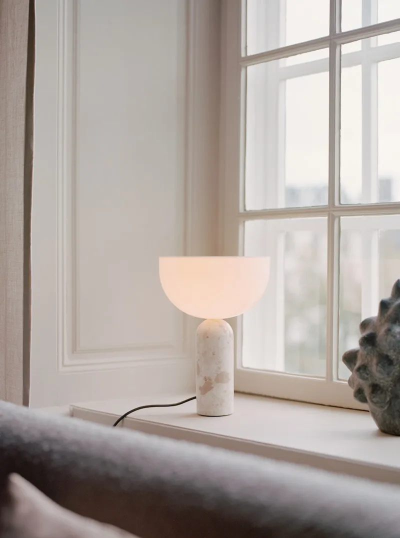 Kizu Table Lamp Small van New Works – sfeerfoto 5 van 6