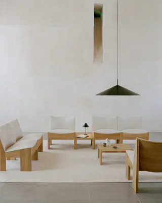 Tenon Side Table Large van New Works – sfeerfoto 3 van 4