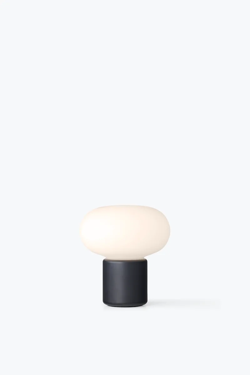 Karl-Johan Portable Table Lamp de New Works – photo du produit 1 sur 5