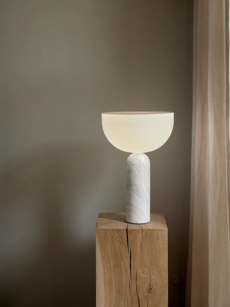 Kizu Table Lamp Large van New Works – sfeerfoto 2 van 5