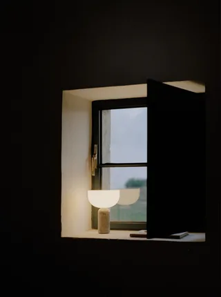 Kizu Portable Table Lamp van New Works – productfoto 2 van 11