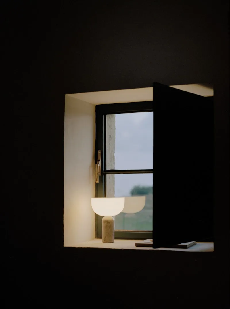 Kizu Portable Table Lamp van New Works – productfoto 2 van 11