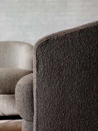 Covent Lounge Chair van New Works – sfeerfoto 4 van 5
