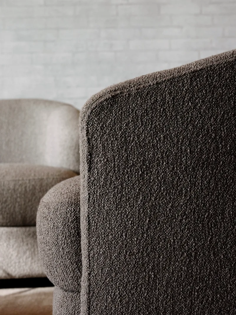 Covent Lounge Chair van New Works – sfeerfoto 4 van 5