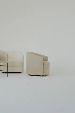 Covent Lounge Chair Narrow de New Works – photo du produit 2 sur 5