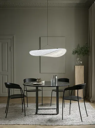 Tense Pendant Lamp Ø90 von New Works – Ambientefoto 5 von 7