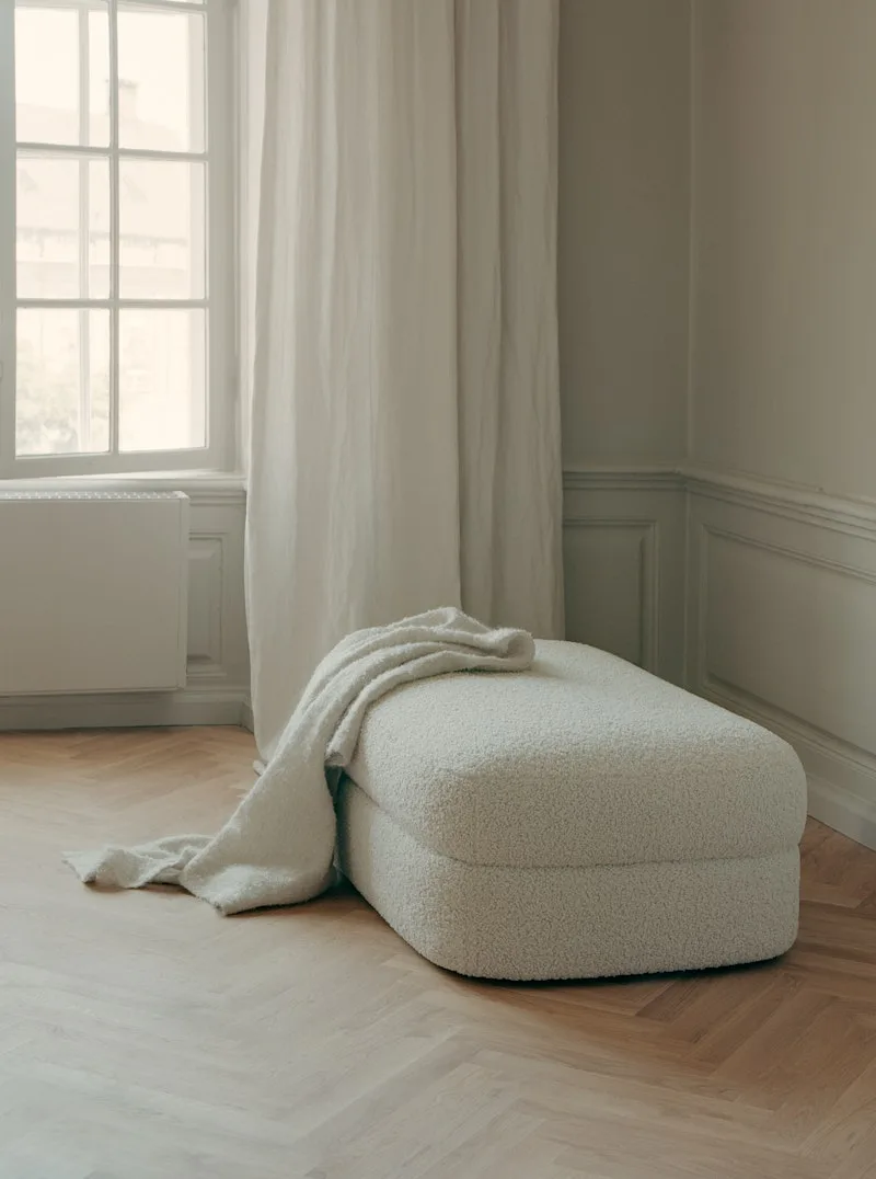 Covent Pouf Large van New Works – sfeerfoto 2 van 6