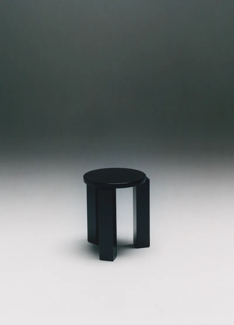 Atlas Stool Round de New Works – photo d’ambiance 3 sur 4