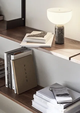 Kizu Portable Table Lamp van New Works – sfeerfoto 10 van 11